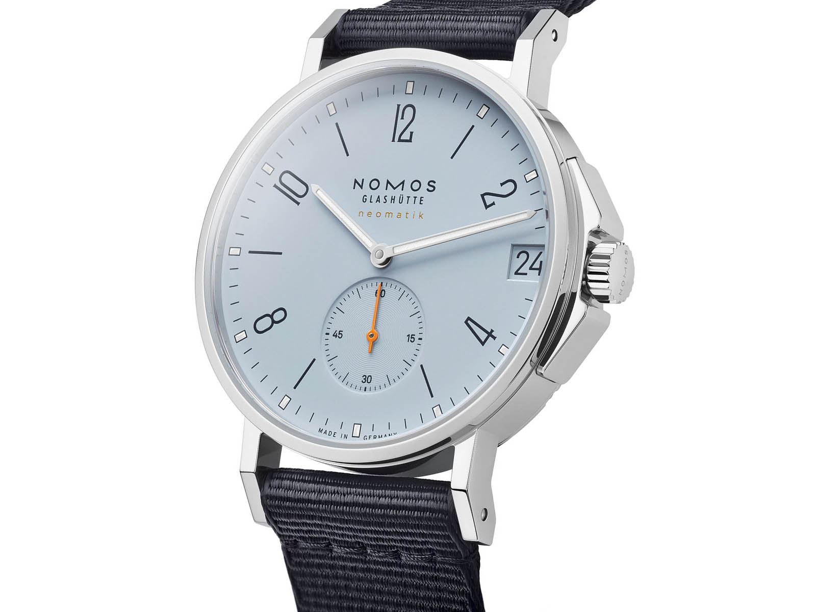 nomos-ahoi-neomatik-38-date-sand-sky-1.jpg