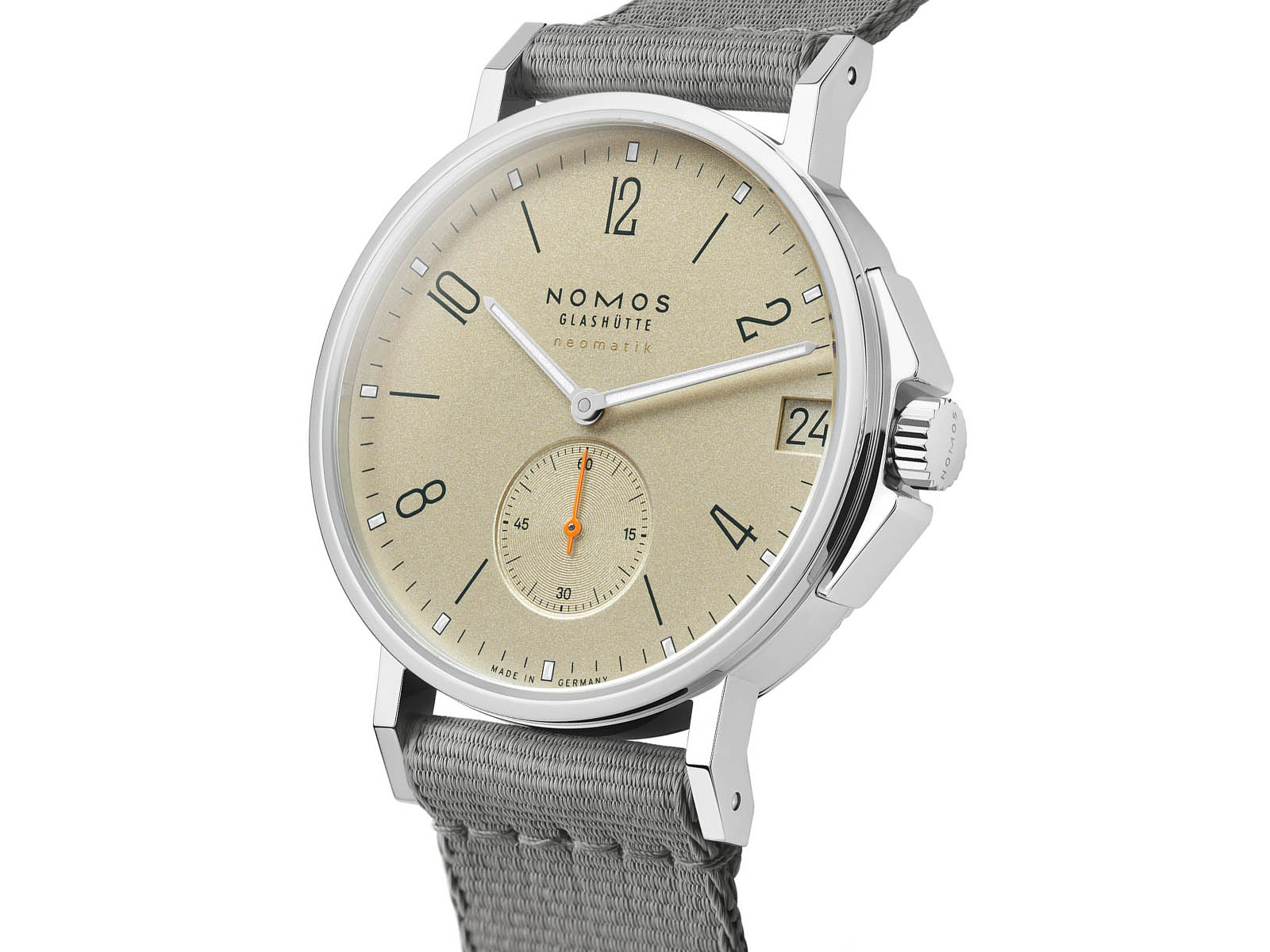 nomos-ahoi-neomatik-38-date-sand-sky-2.jpg