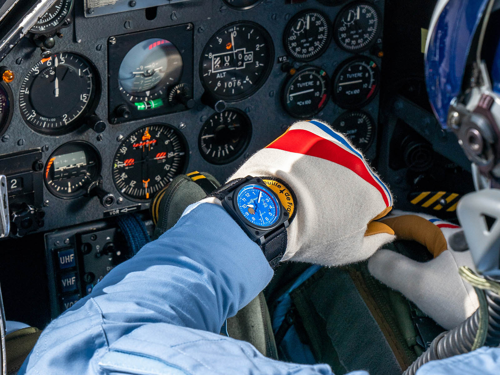 bell-ross-br-03-92-patrouille-de-france-70-th-anniversary-3.jpg