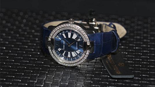 Roger Dubuis presents the novelties for the Velvet Collection at SIHH 2016.