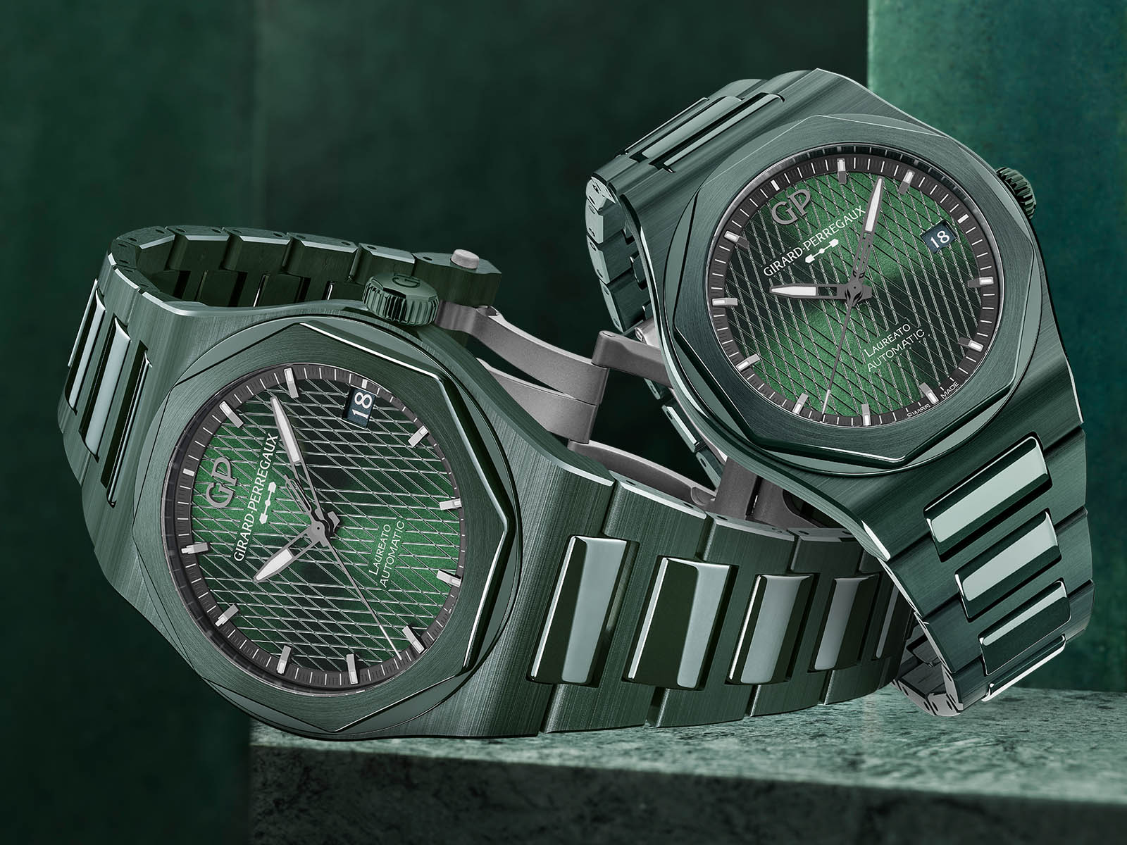 girard-perregaux-laureato-green-ceramic-aston-martin-edition-2.jpg