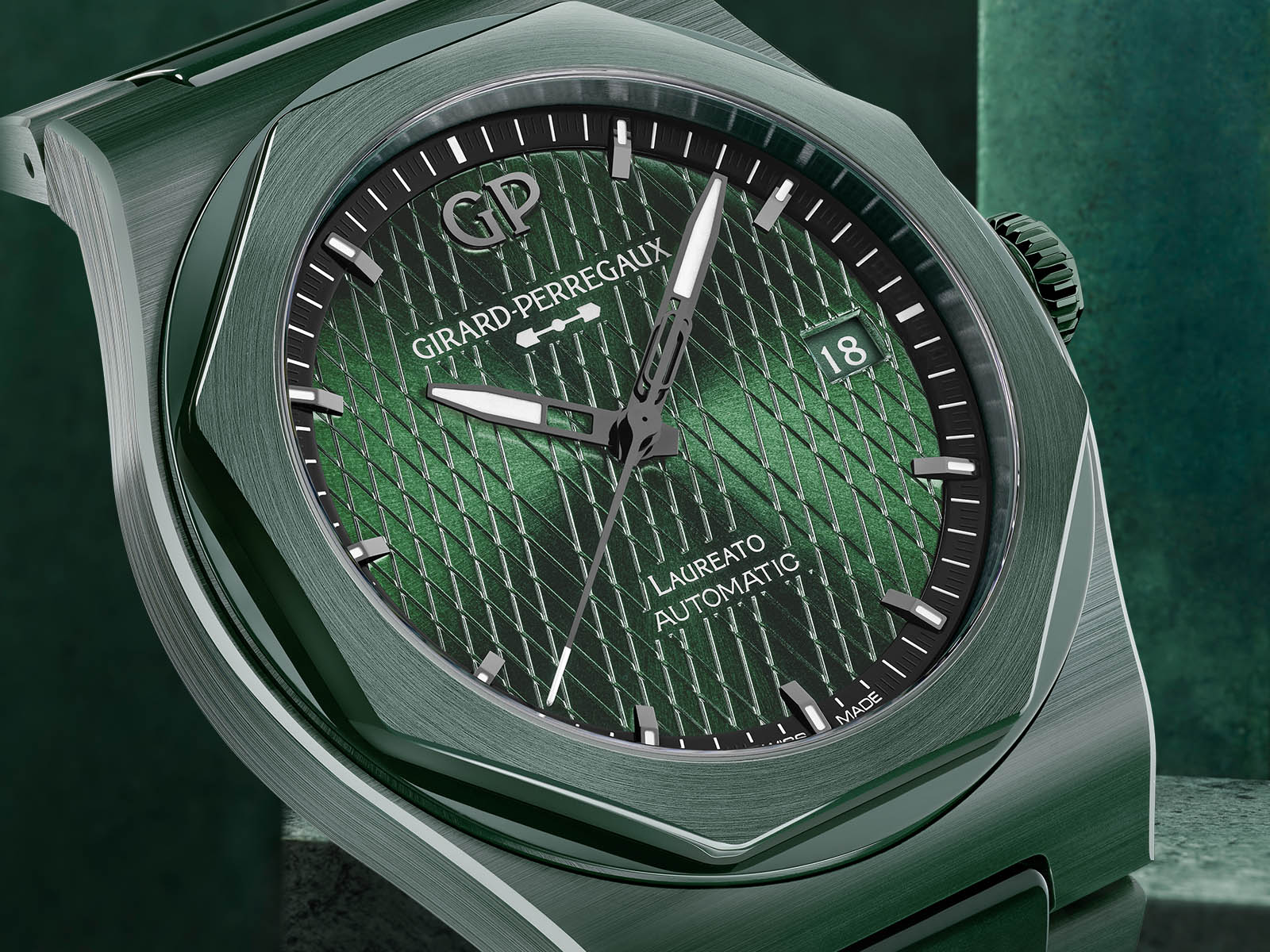 girard-perregaux-laureato-green-ceramic-aston-martin-edition-6.jpg