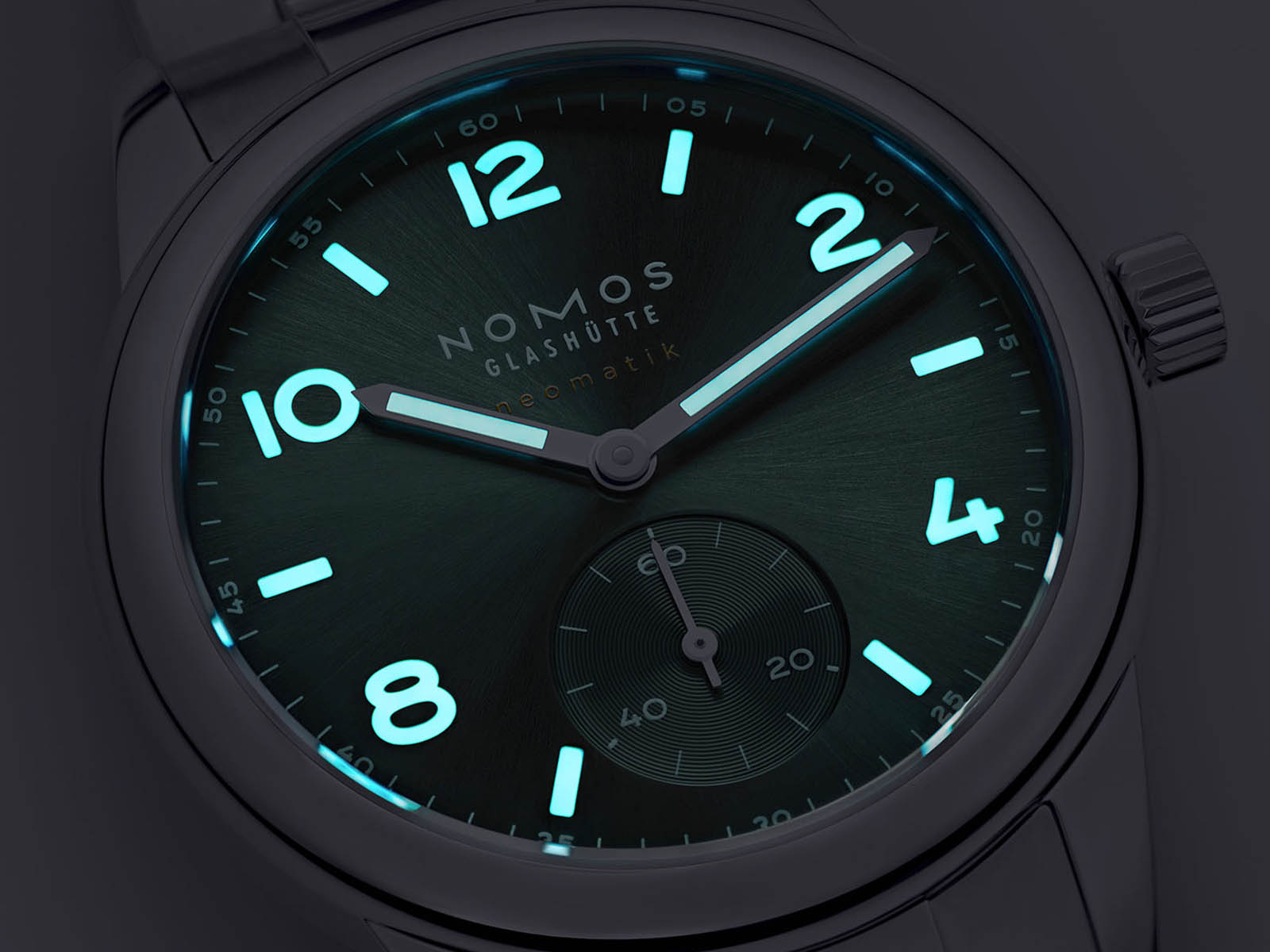 nomos-club-sport-neomatik-37-polar-blue-petrol-green-8.jpg