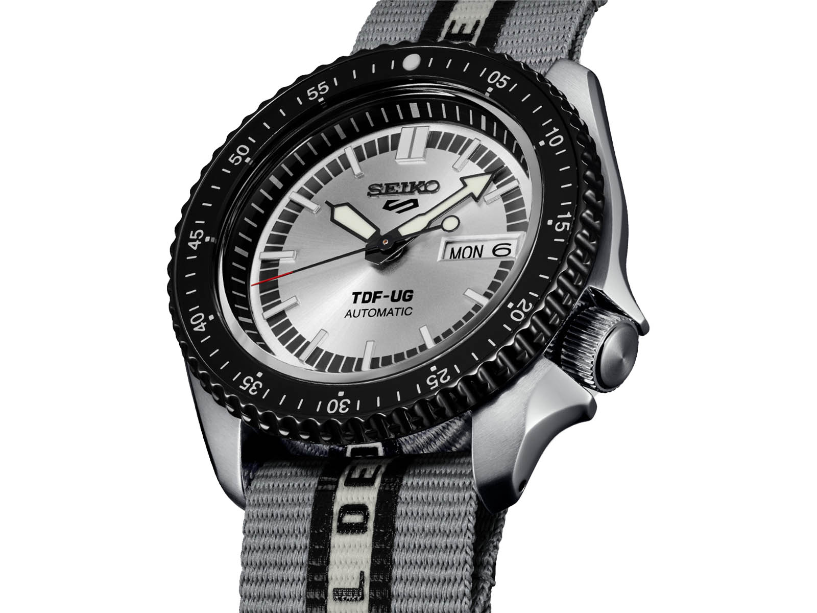 seiko-5-sports-55-th-anniversary-ultraseven-limited-edition-4.jpg