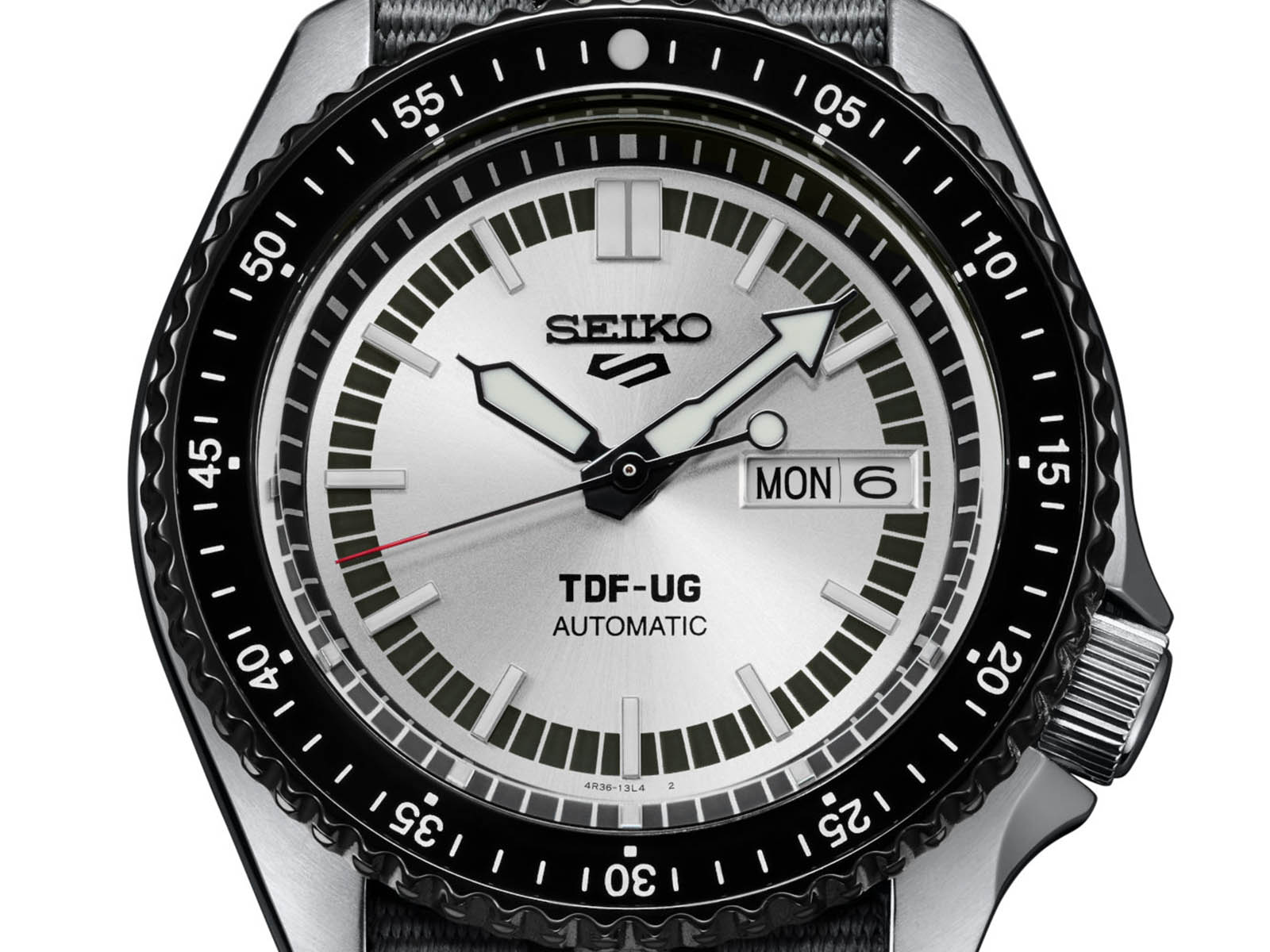 seiko-5-sports-55-th-anniversary-ultraseven-limited-edition-5.jpg