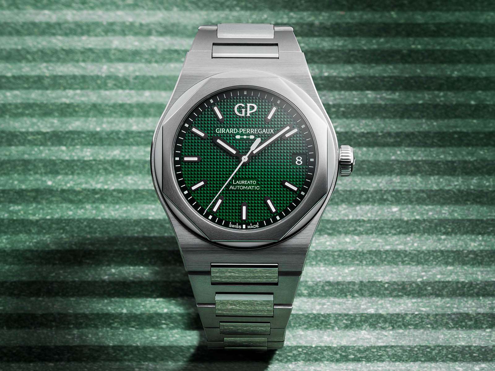 girard-perregaux-laureato-42-mm-green-1.jpg