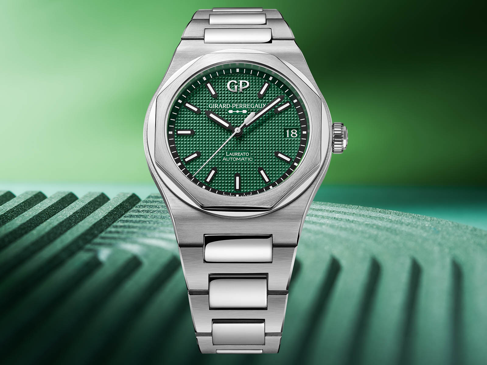 girard-perregaux-laureato-42-mm-green-4.jpg