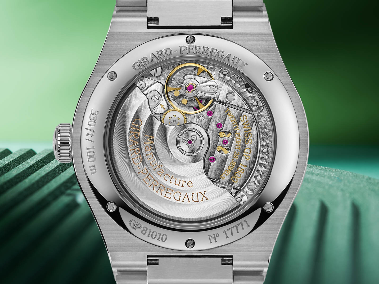 girard-perregaux-laureato-42-mm-green-6.jpg