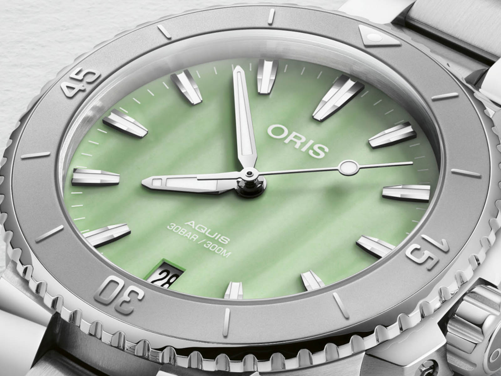 oris-aquis-date-36-5mm-sedef-kadranlar-4.jpg