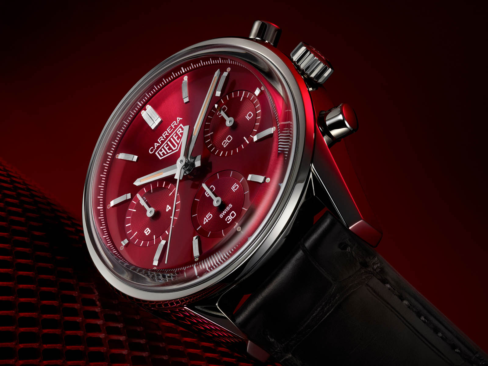 tag-heuer-carrera-red-dial-limited-edition-1.jpg