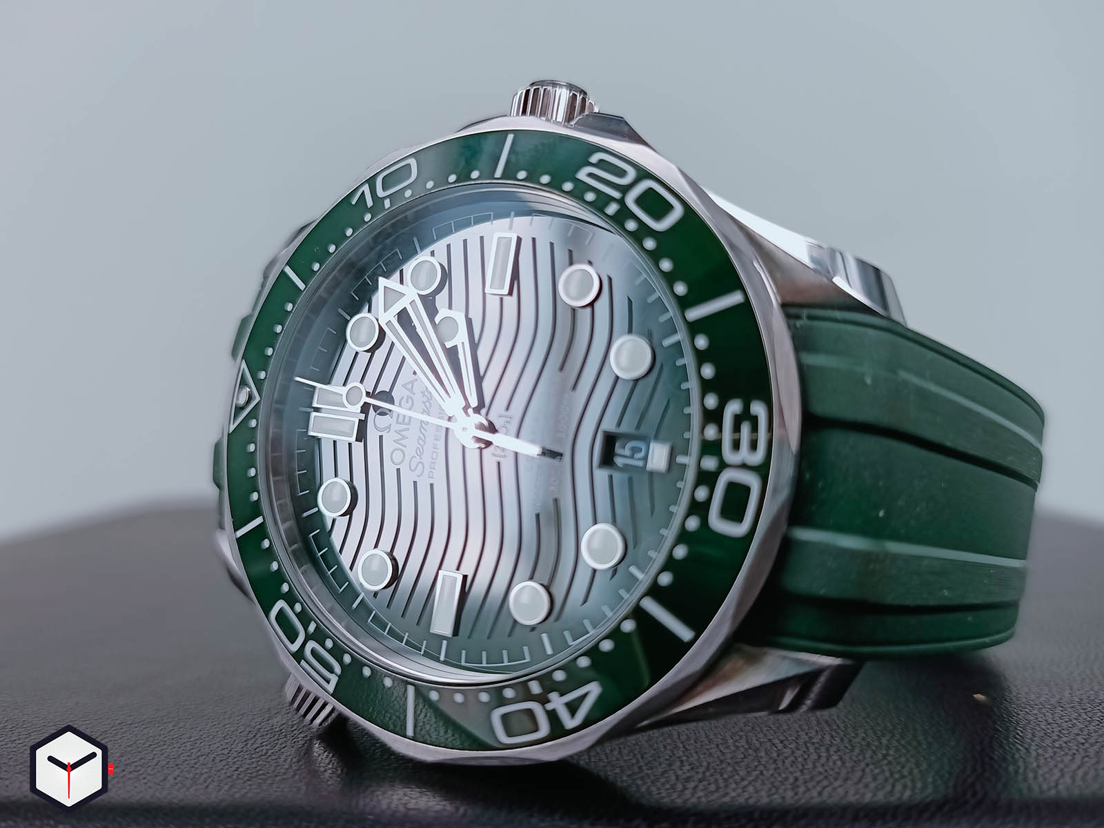 yesilin-en-guzel-tonu-omega-seamaster-diver-300m-green-2.jpg