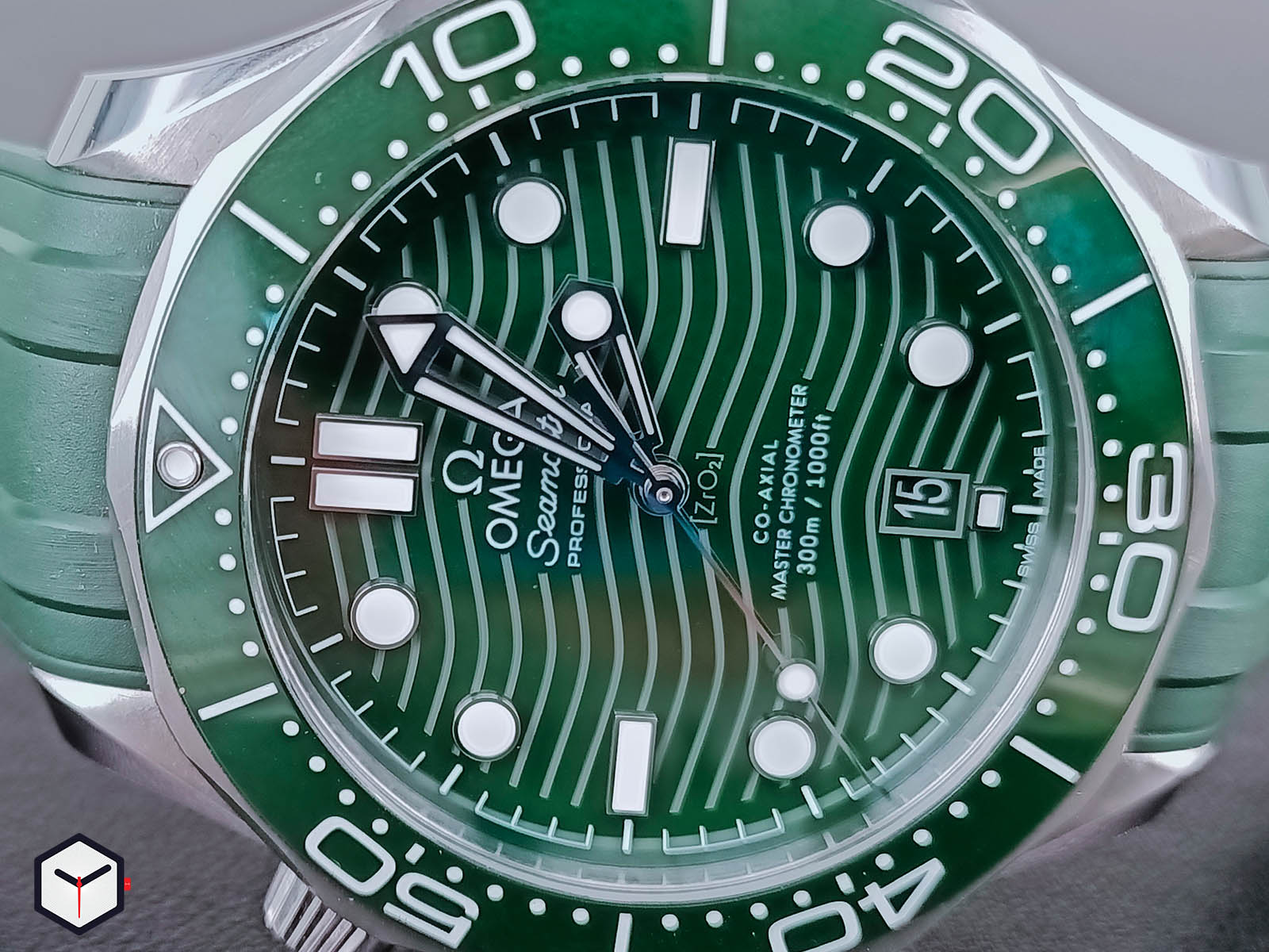 yesilin-en-guzel-tonu-omega-seamaster-diver-300m-green-5.jpg