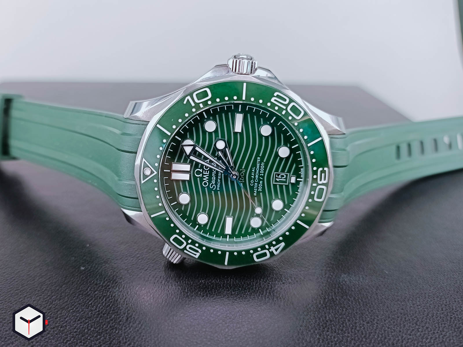 yesilin-en-guzel-tonu-omega-seamaster-diver-300m-green-6.jpg