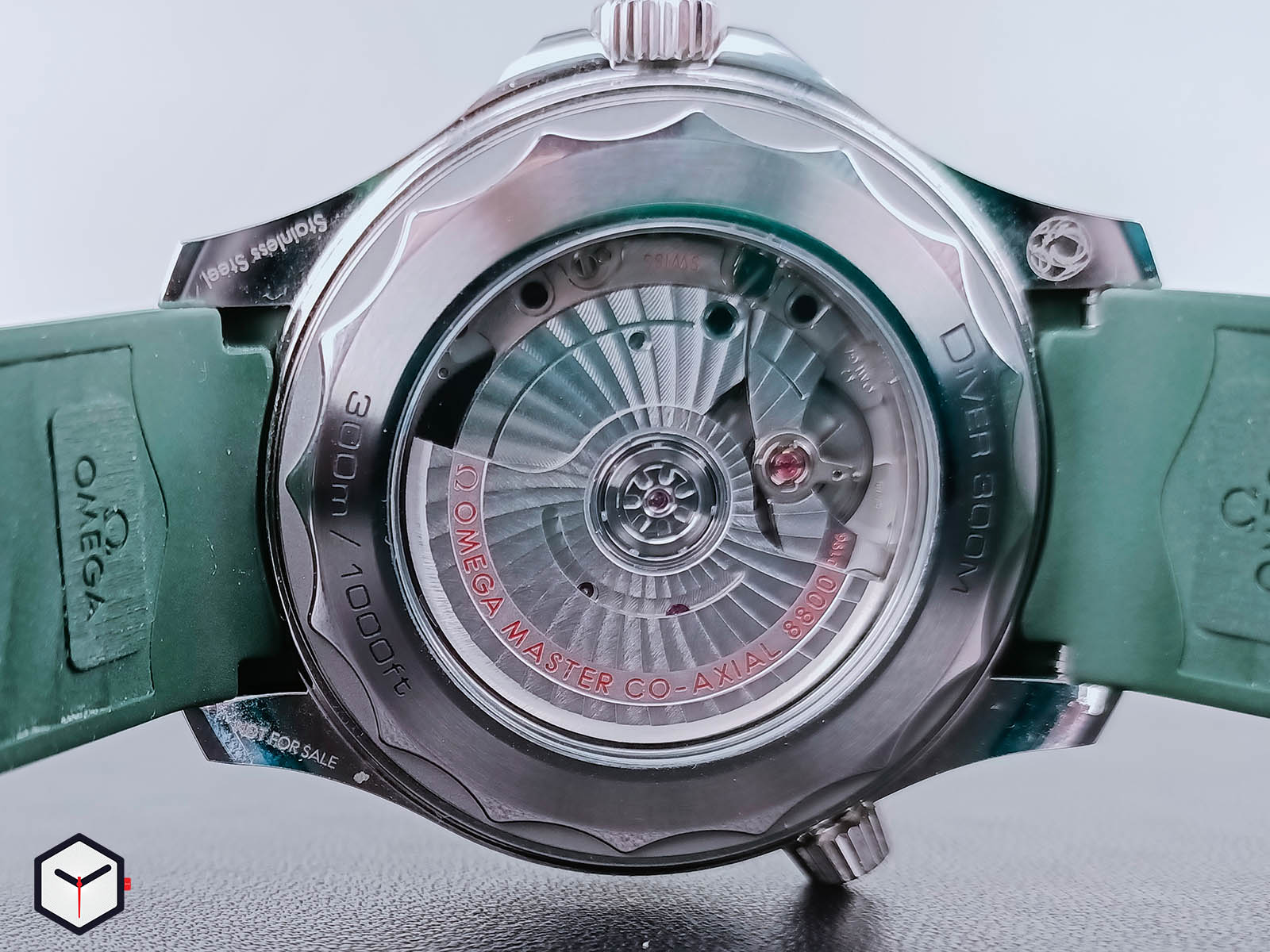 yesilin-en-guzel-tonu-omega-seamaster-diver-300m-green-7.jpg