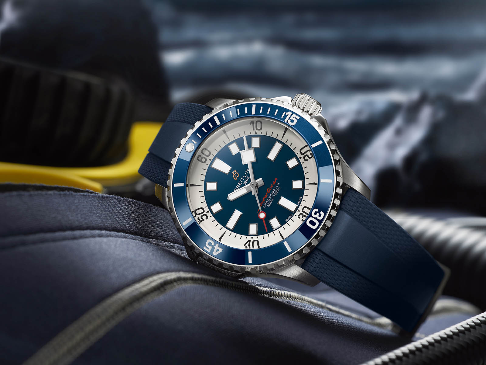 breitling-superocean-automatic-slow-motion-4.jpg