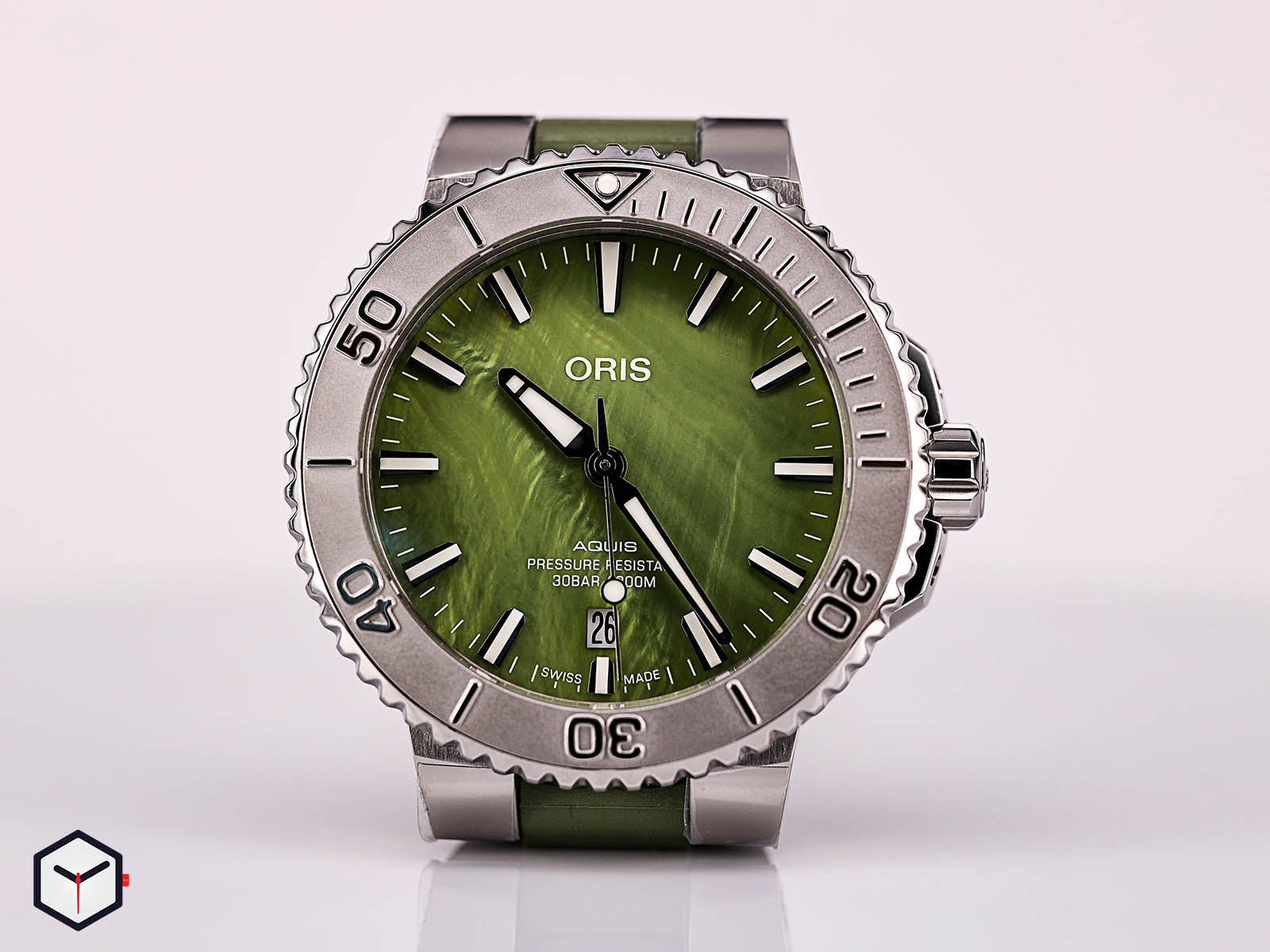 oris-aquis-date-new-york-harbor-limited-edition-10.jpg