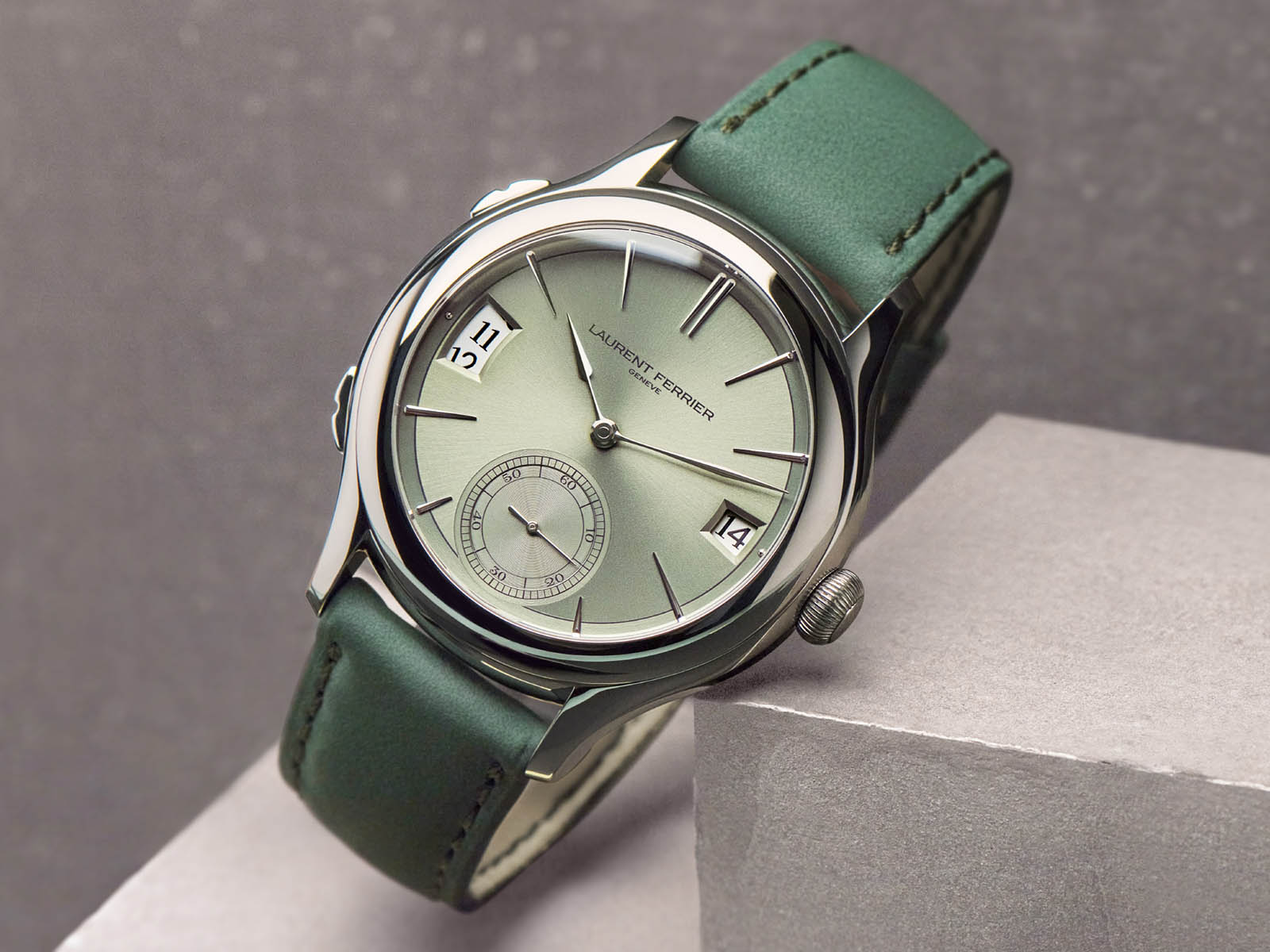 laurent-ferrier-classic-traveller-magnetic-green-3.jpg