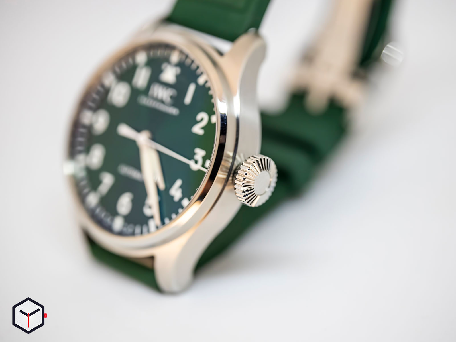 iwc-big-pilots-watch-43-racing-green-2.jpg