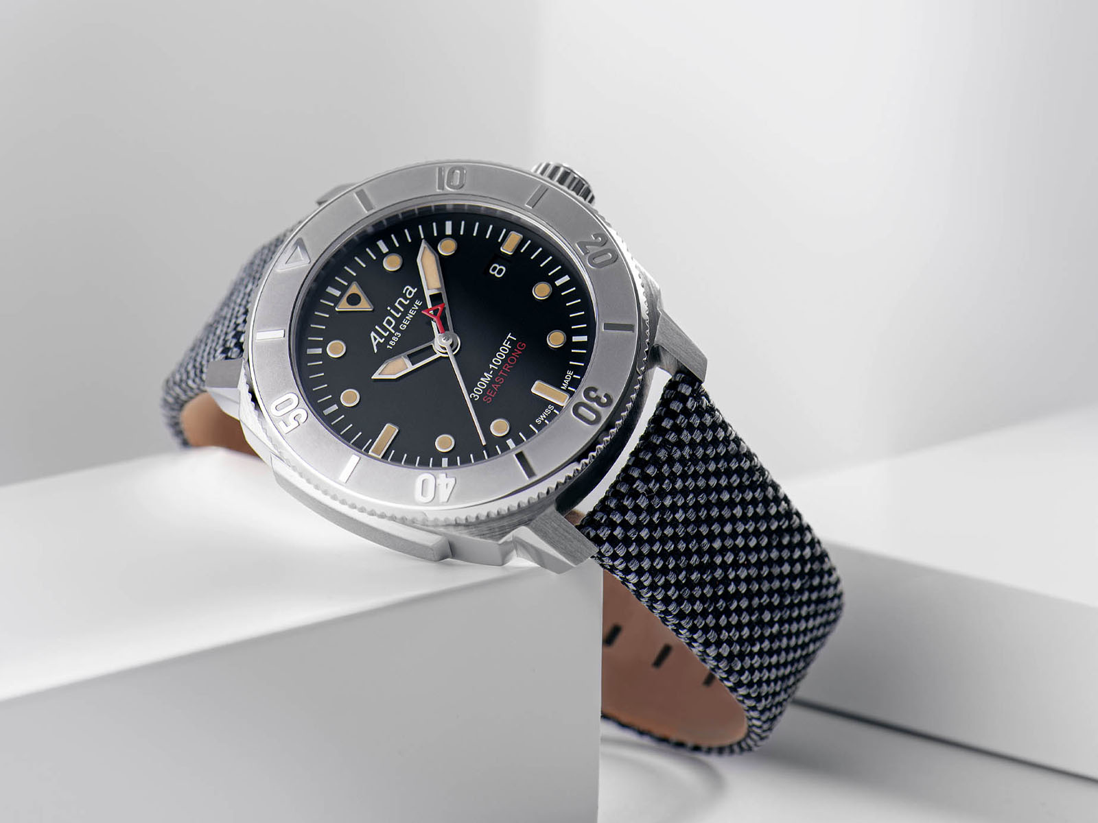 alpina-seastrong-diver-300-automatic-calanda-1.jpg