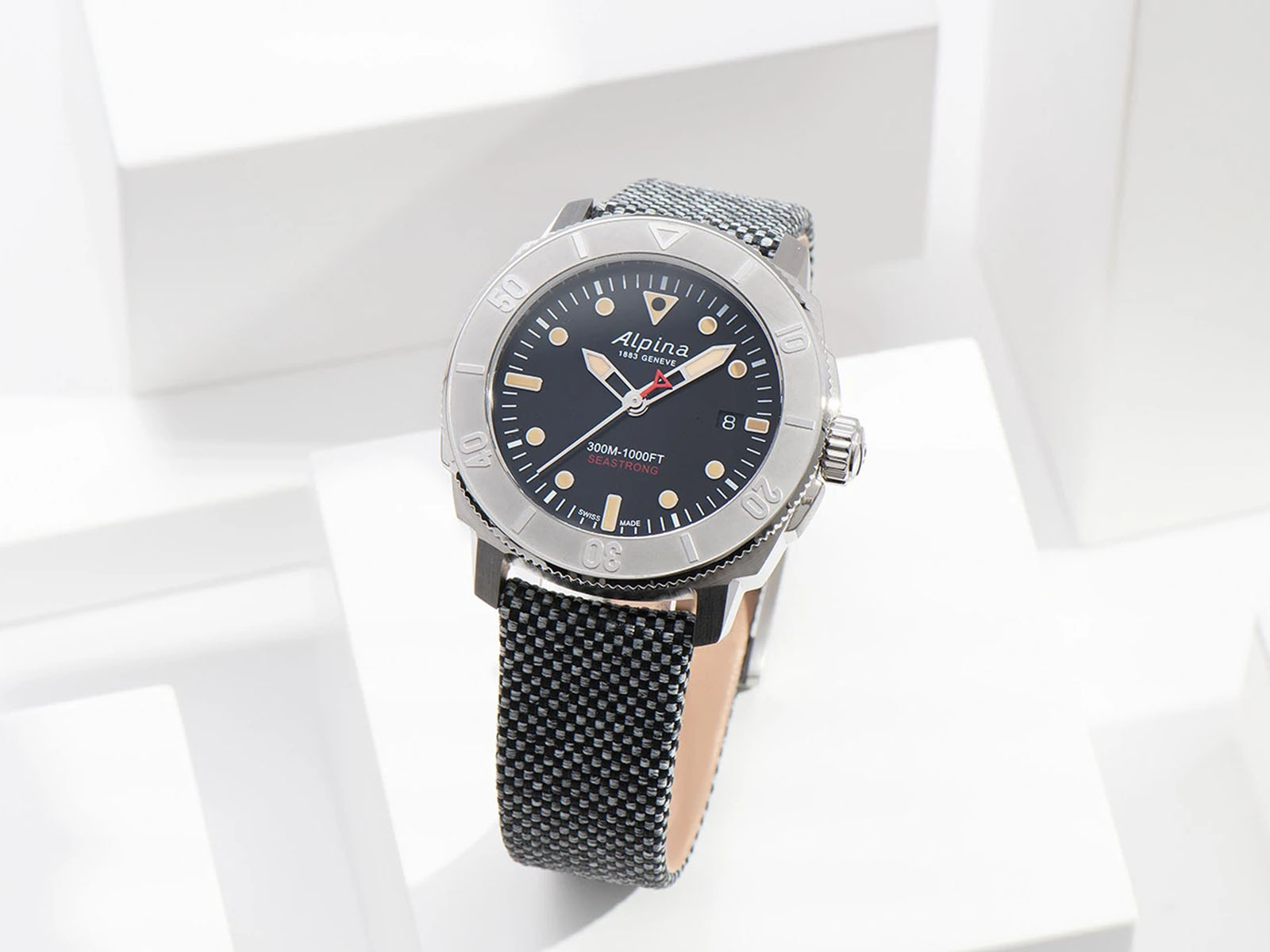 alpina-seastrong-diver-300-automatic-calanda-3.jpg