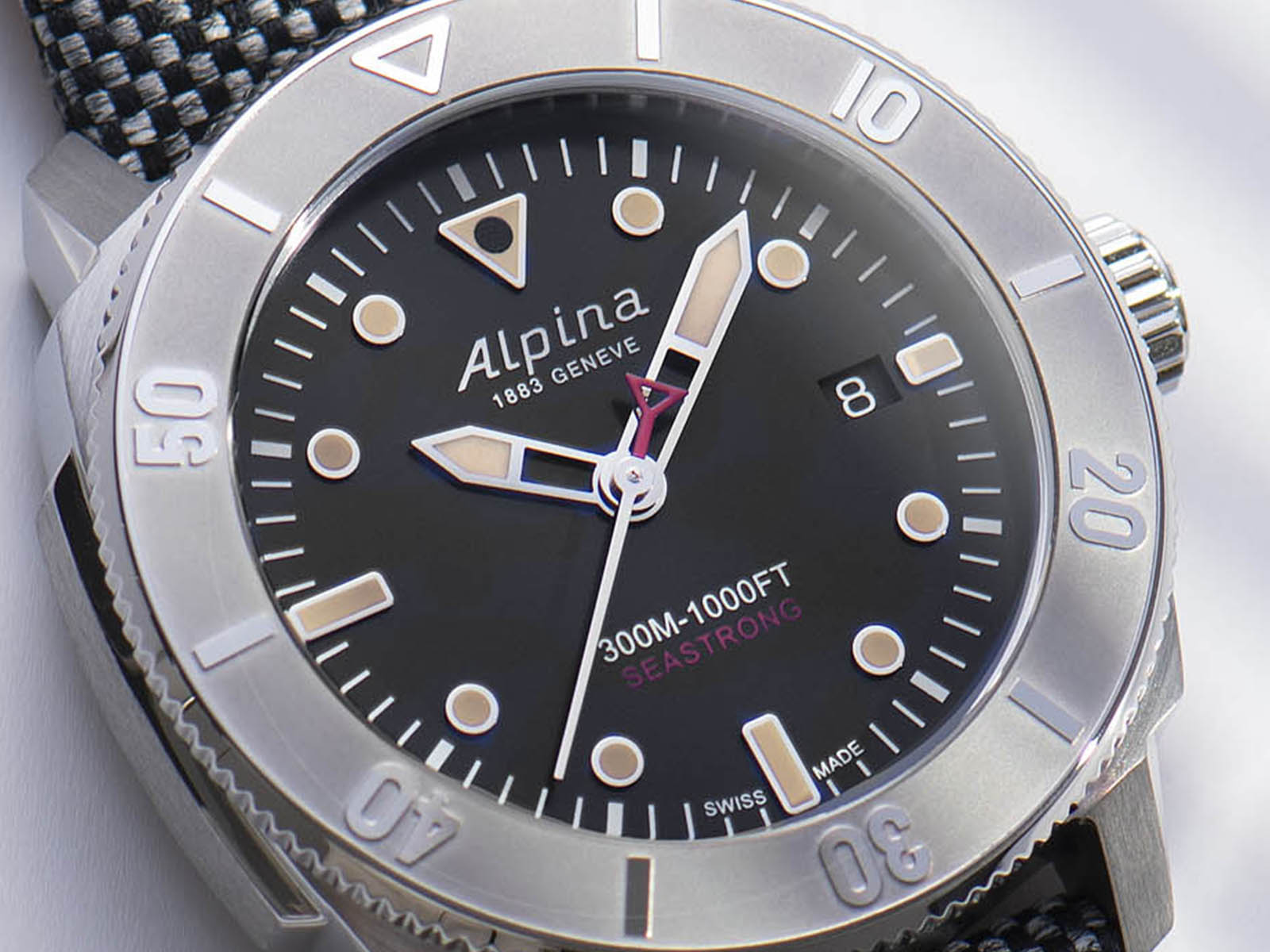 alpina-seastrong-diver-300-automatic-calanda-4.jpg