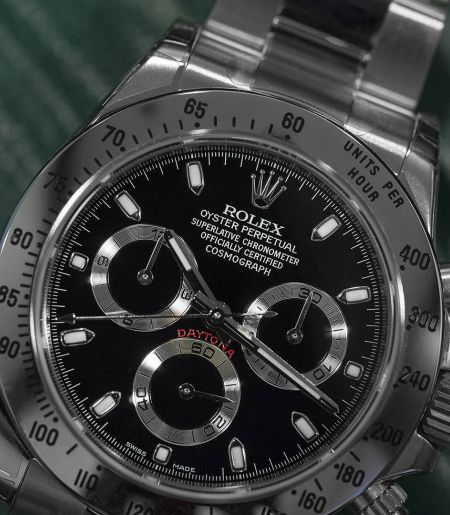 ROLEX Daytona… Should we go for the ceramic bezel version or move on with the good old stainless steel bezel one..?