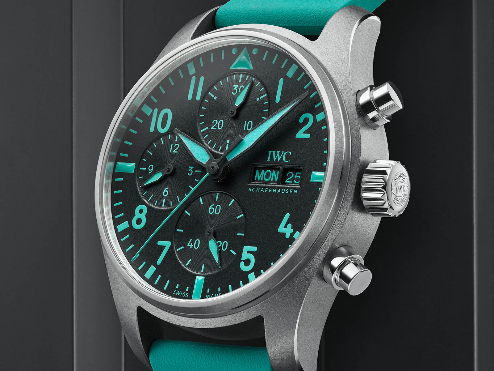 -WC-Pilots-Watch-Chronograph-41-Edition-Mercedes-AMG-Petronas-Formula-One-Team-5.jpg