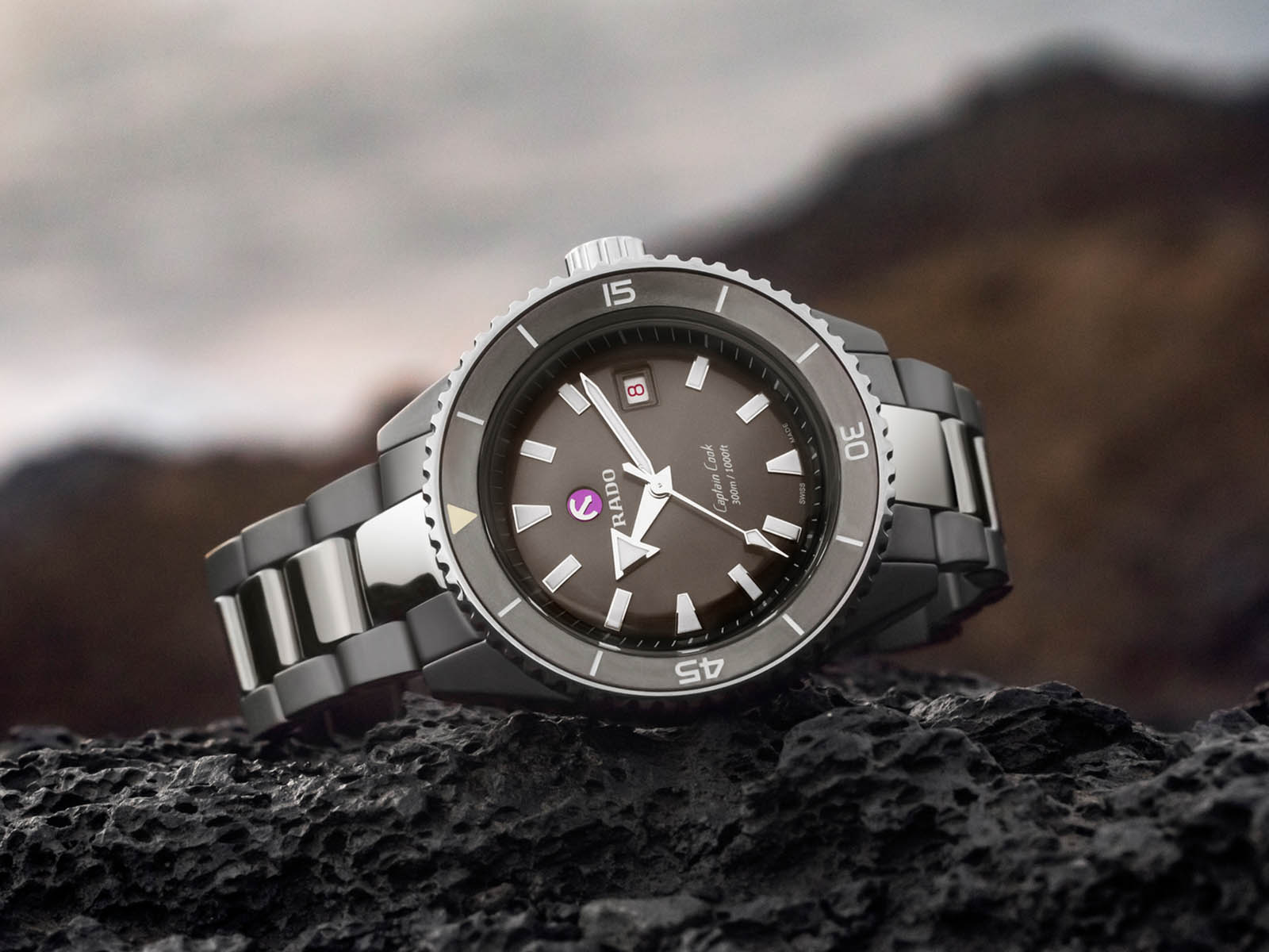 rado-captain-cook-high-tech-ceramic-diver-3.jpg