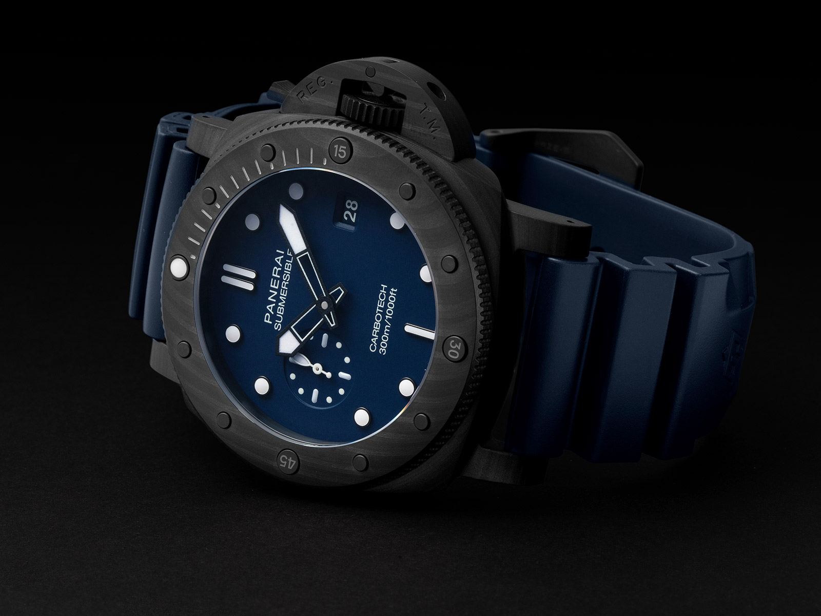 pam01232-panerai-submersible-quarantaquattro-carbotech-blu-abisso-1.jpg