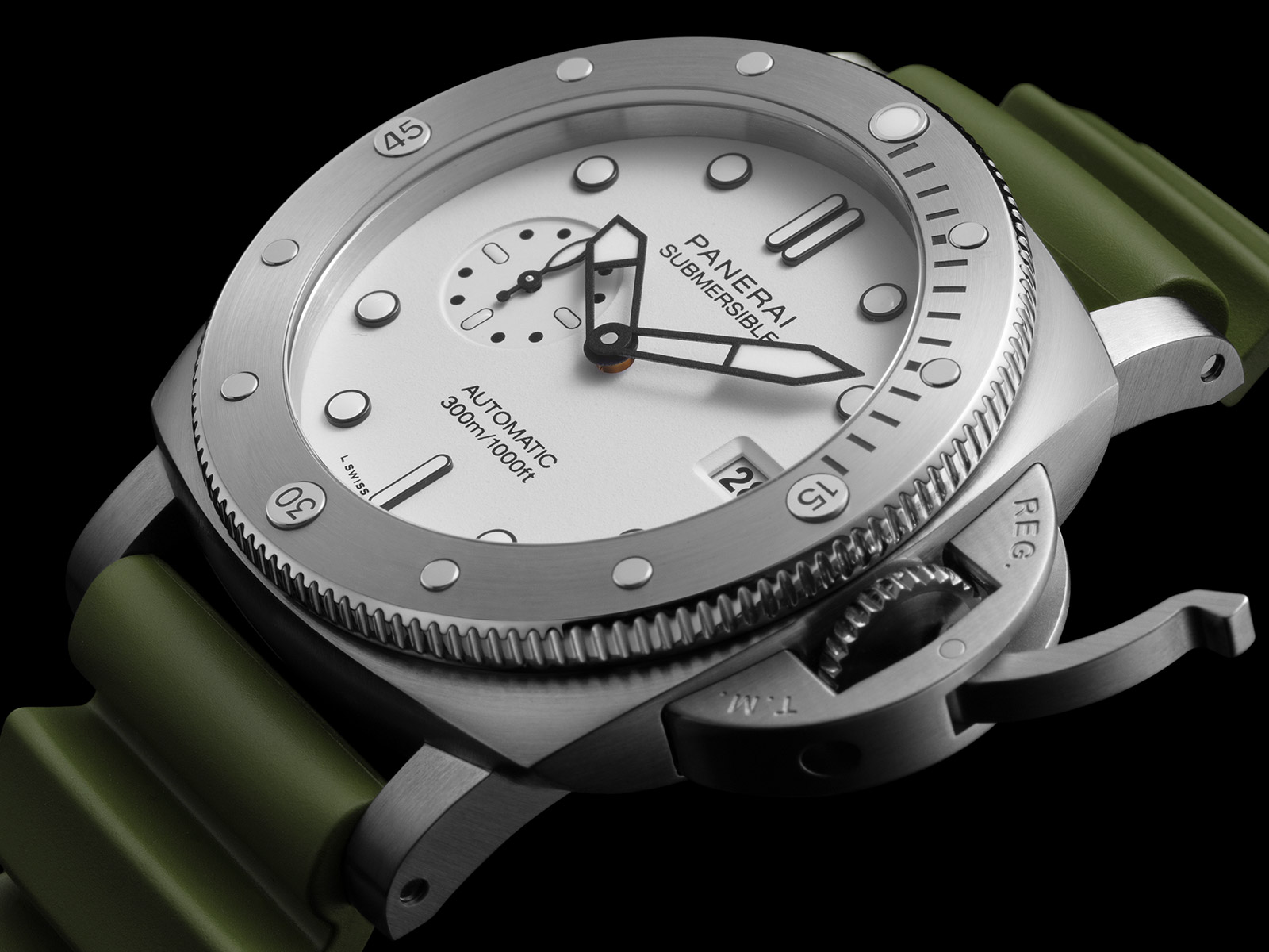 pam01226-officine-panerai-submersible-quarantaquattro-bianco-1.jpg