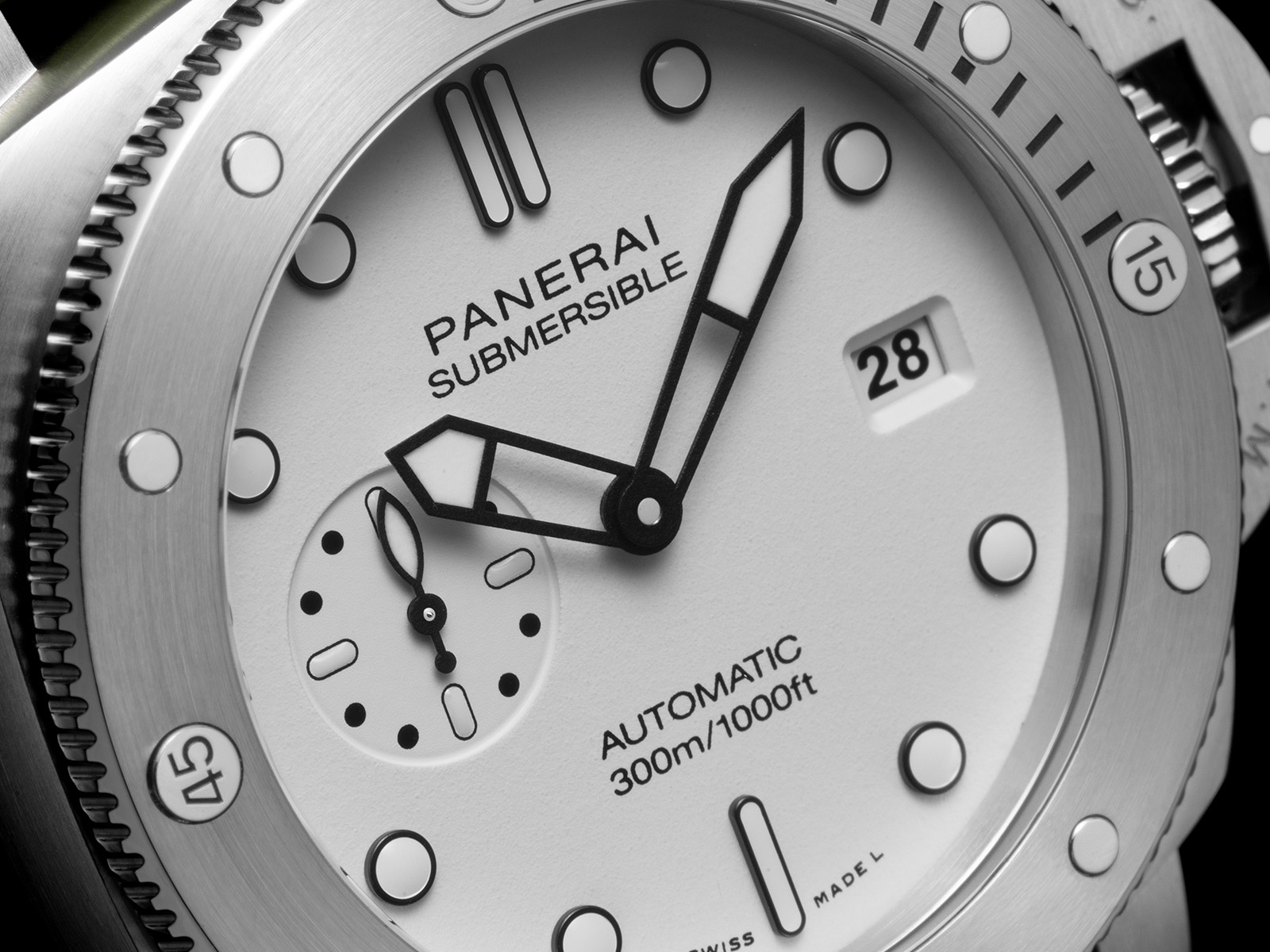 pam01226-officine-panerai-submersible-quarantaquattro-bianco-2.jpg