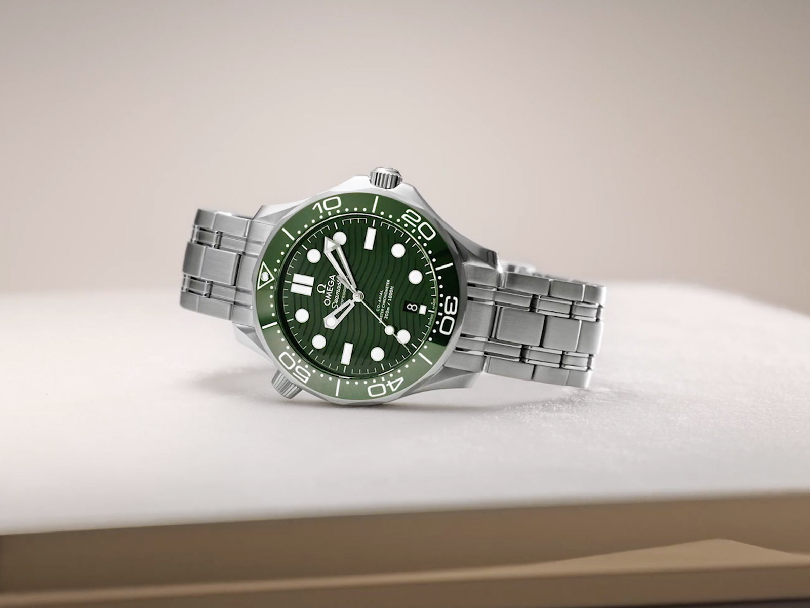 omega-seamaster-professional-diver-300m-green-1.jpg