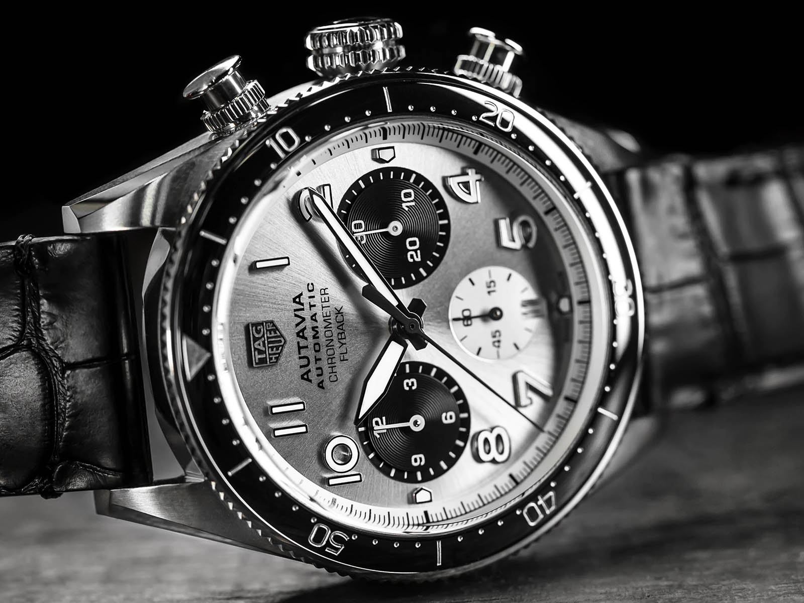 tag-heuer-autavia-chronometer-flyback-3.jpg