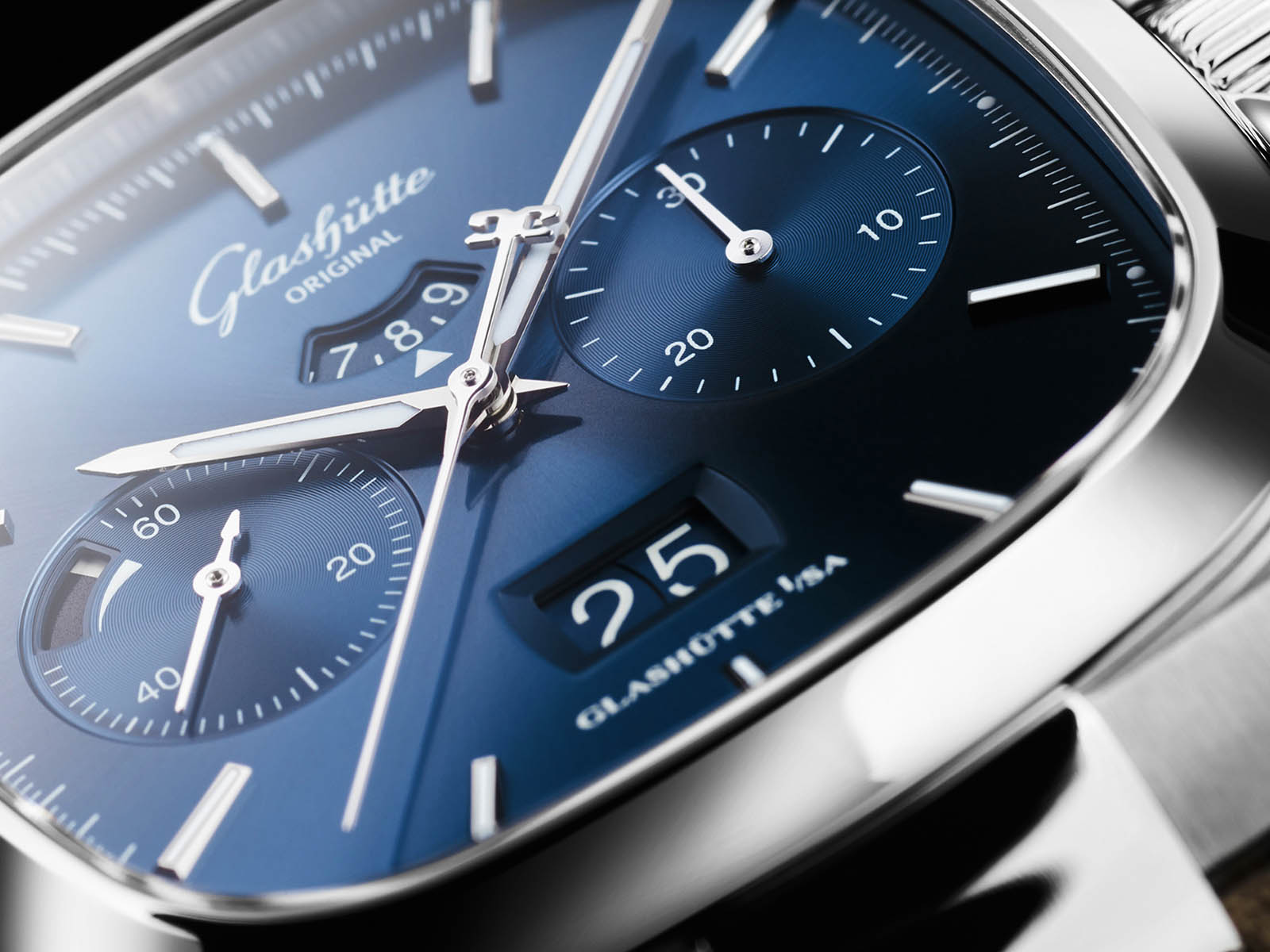 glashutte-original-seventies-chronograph-panorama-date-blue-dial-5.jpg