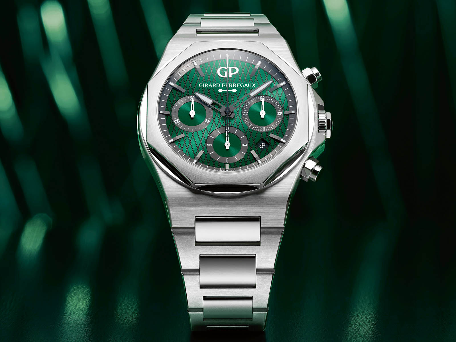 81020-11-001-11a-girard-perregaux-laureato-chronograph-aston-martin-edition-1.jpg