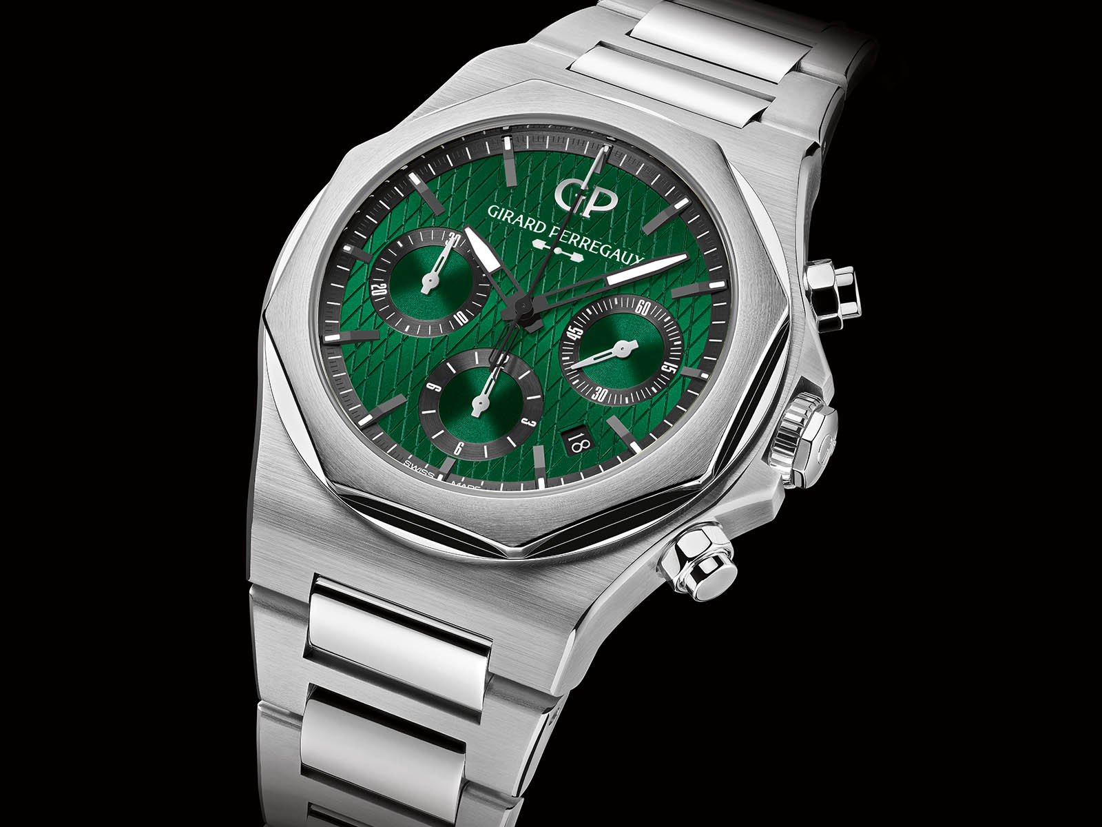 81020-11-001-11a-girard-perregaux-laureato-chronograph-aston-martin-edition-5.jpg