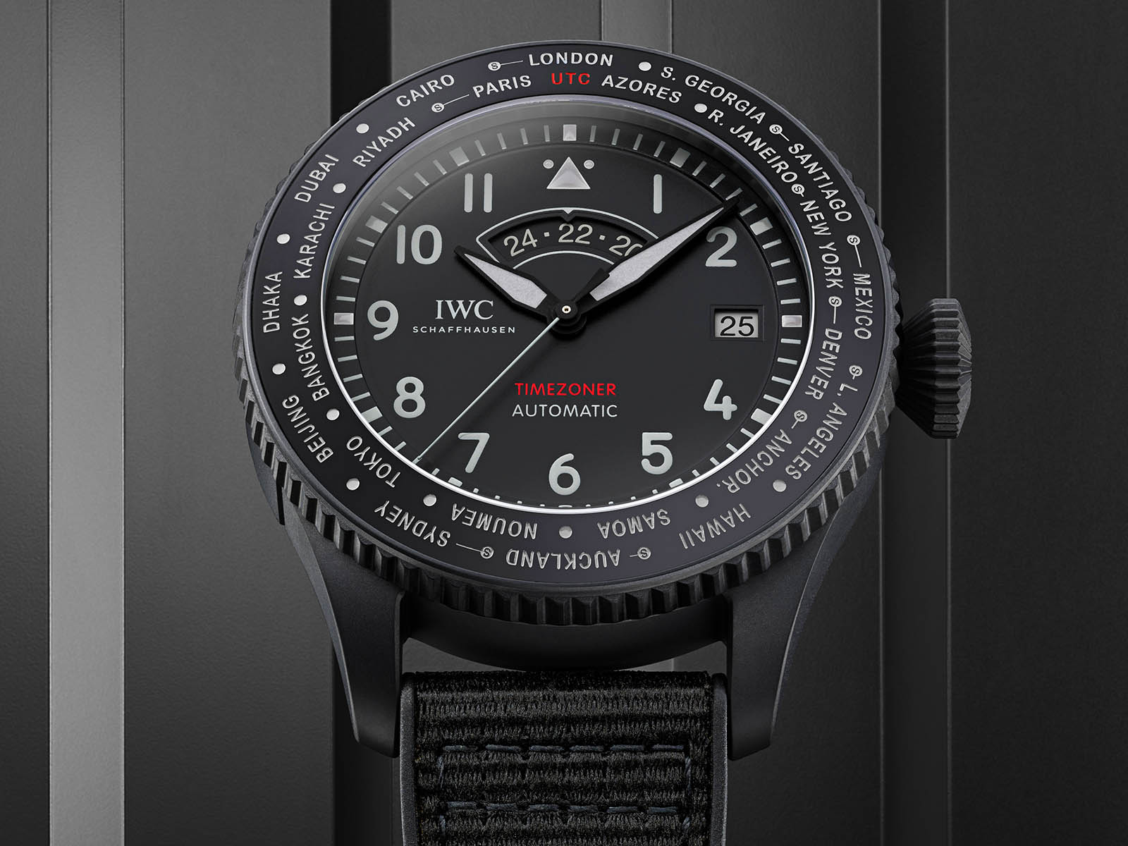 iw395505-iwc-pilot-s-watch-timezoner-top-gun-ceratanium-4.jpg