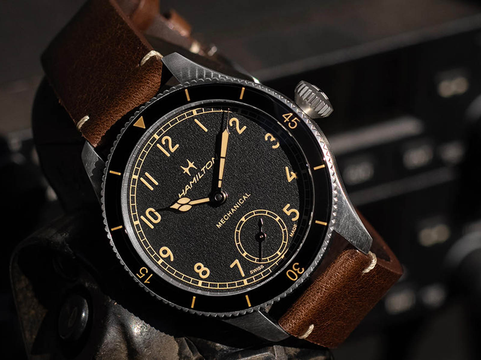 hamilton-khaki-pilot-pioneer-43mm-hand-wound-1.jpg