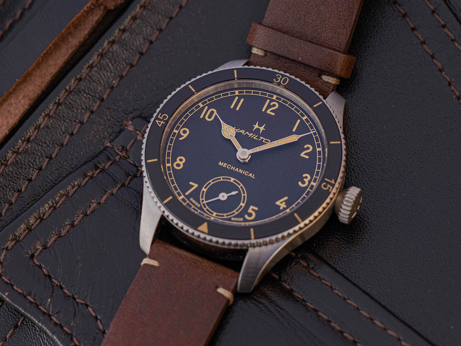 hamilton-khaki-pilot-pioneer-43mm-hand-wound-3.jpg