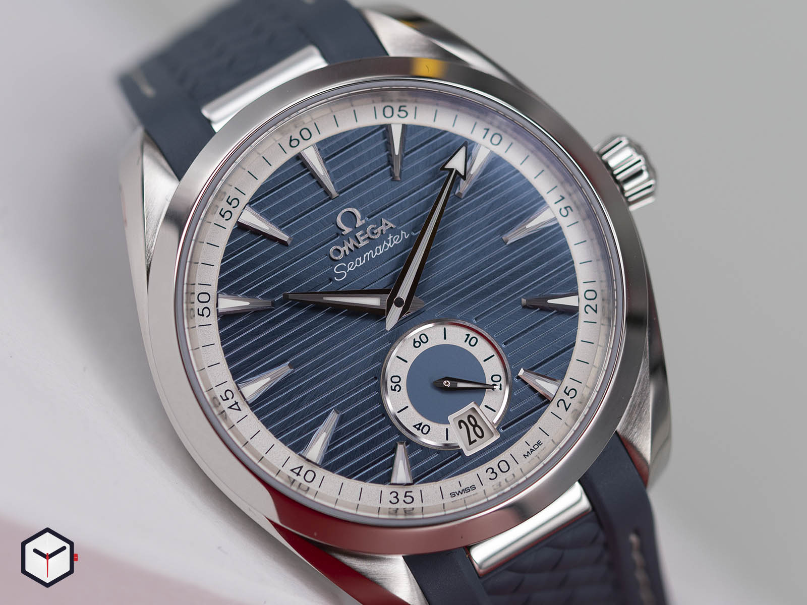 omega-aqua-terra-150m-co-axial-master-chronometer-small-seconds-41mm-1.jpg