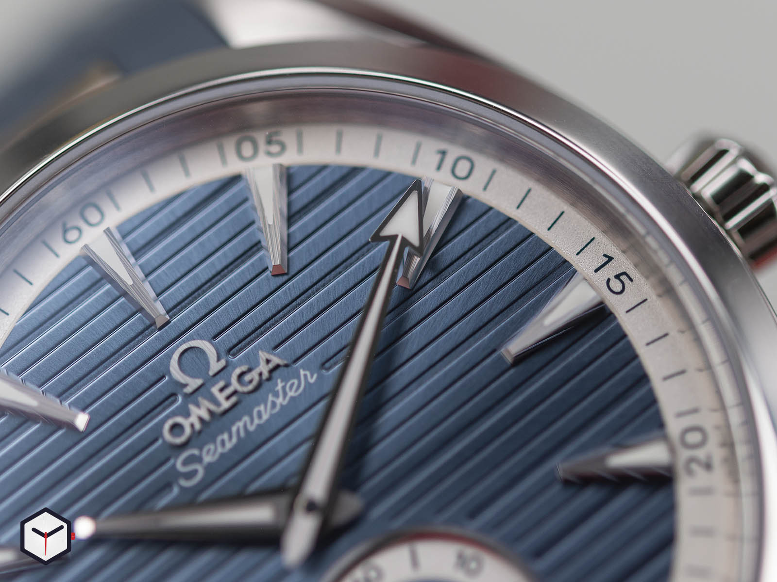 omega-aqua-terra-150m-co-axial-master-chronometer-small-seconds-41mm-3.jpg