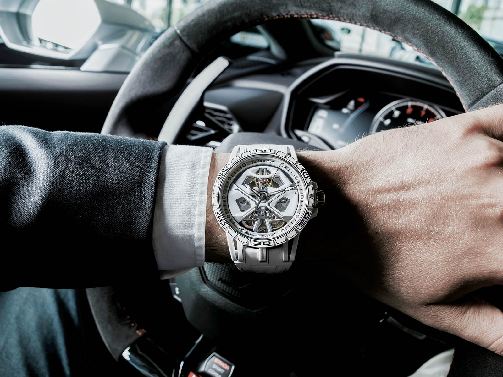 rddbex0947-roger-dubuis-excalibur-spider-huracan-white-ceramic-2.jpg