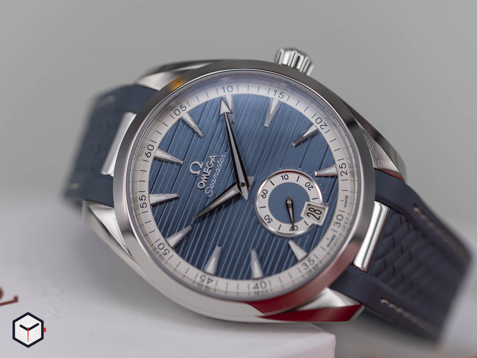 omega-aqua-terra-150m-co-axial-master-chronometer-small-seconds-41mm-2.jpg