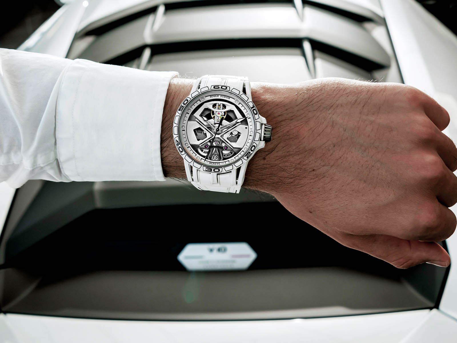 rddbex0947-roger-dubuis-excalibur-spider-huracan-white-ceramic-6.jpg