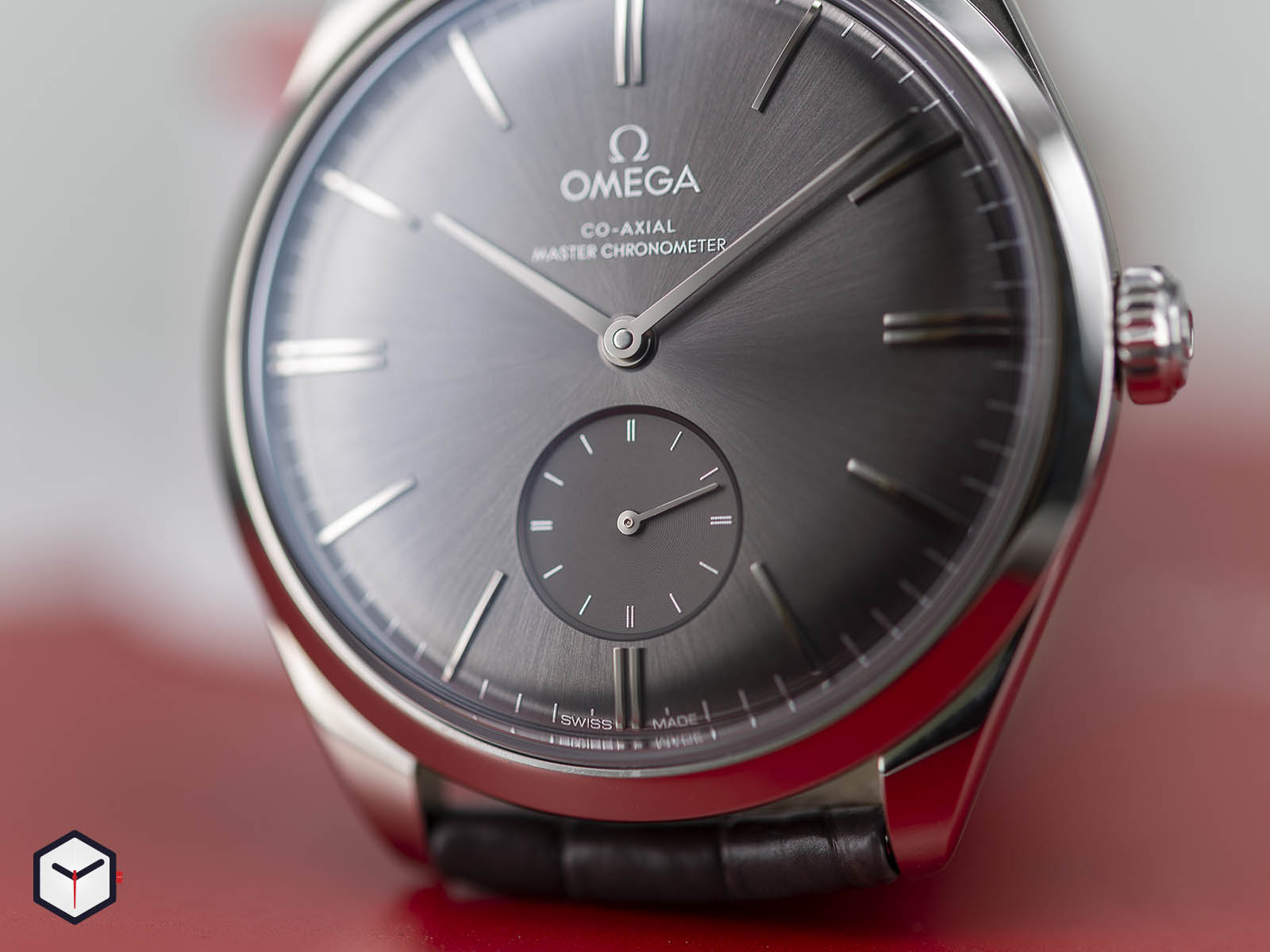 435-13-40-21-06-001-omega-de-ville-tresor-small-seconds-5.jpg