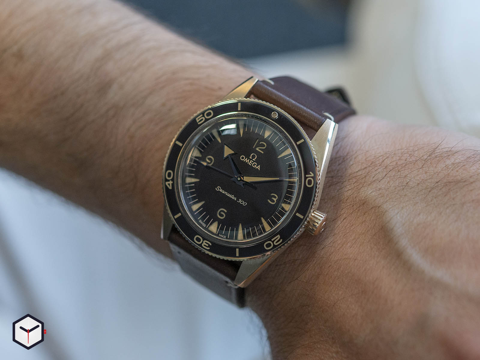 omega-seamaster-300-co-axial-master-chronometer-41mm-3.jpg