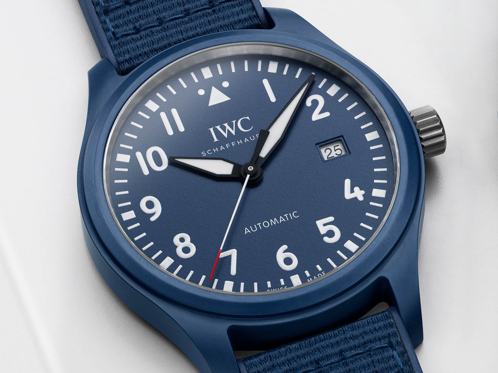 iw328101-iwc-pilot-s-watch-automatic-edition-laureus-sport-for-good-3.jpg