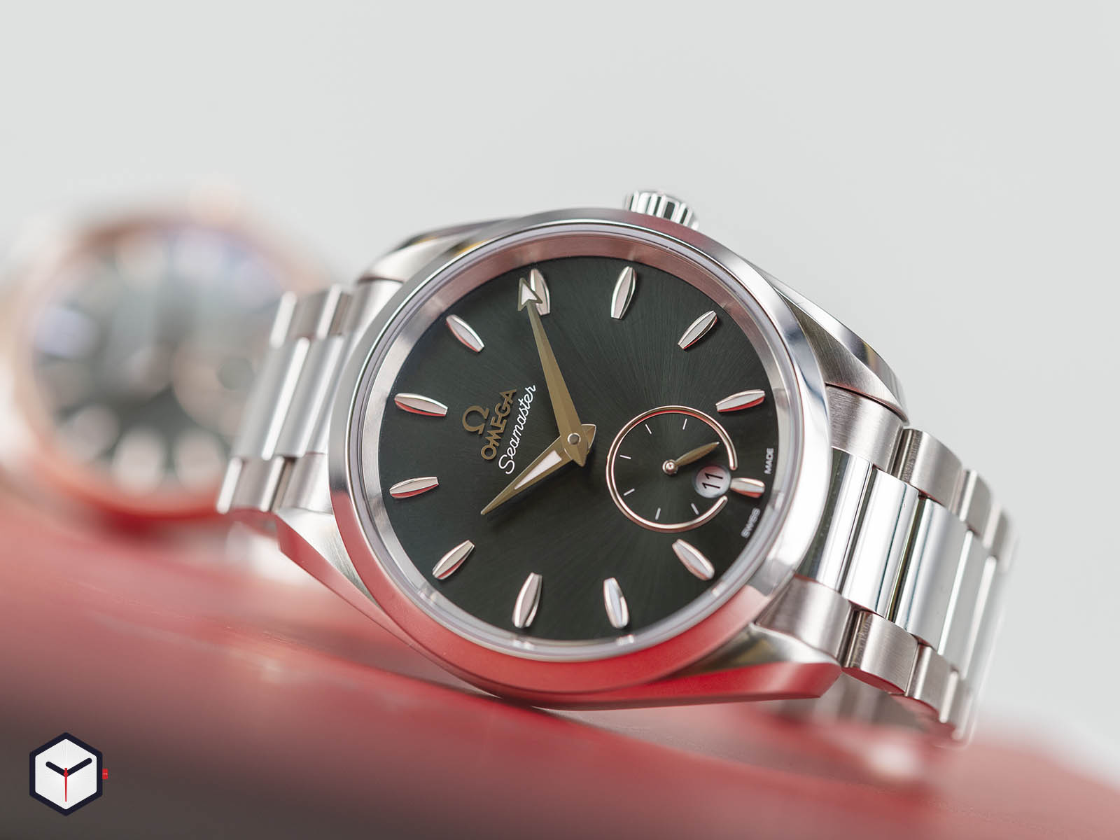 omega-seamaster-aqua-terra-150m-small-seconds-steel-sedna-gold-1.jpg