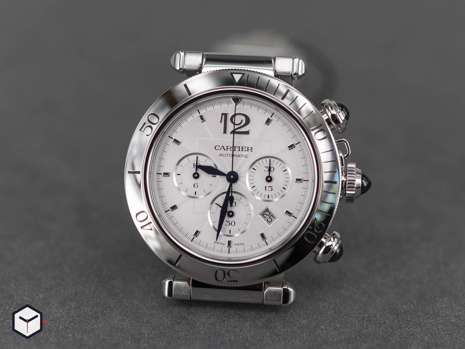 cartier-pasha-de-cartier-41mm-chronograph-l-2.jpg