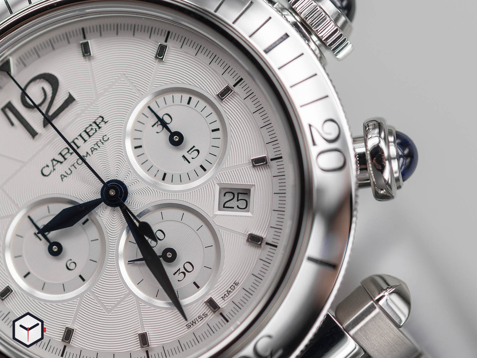 cartier-pasha-de-cartier-41mm-chronograph-l-4.jpg